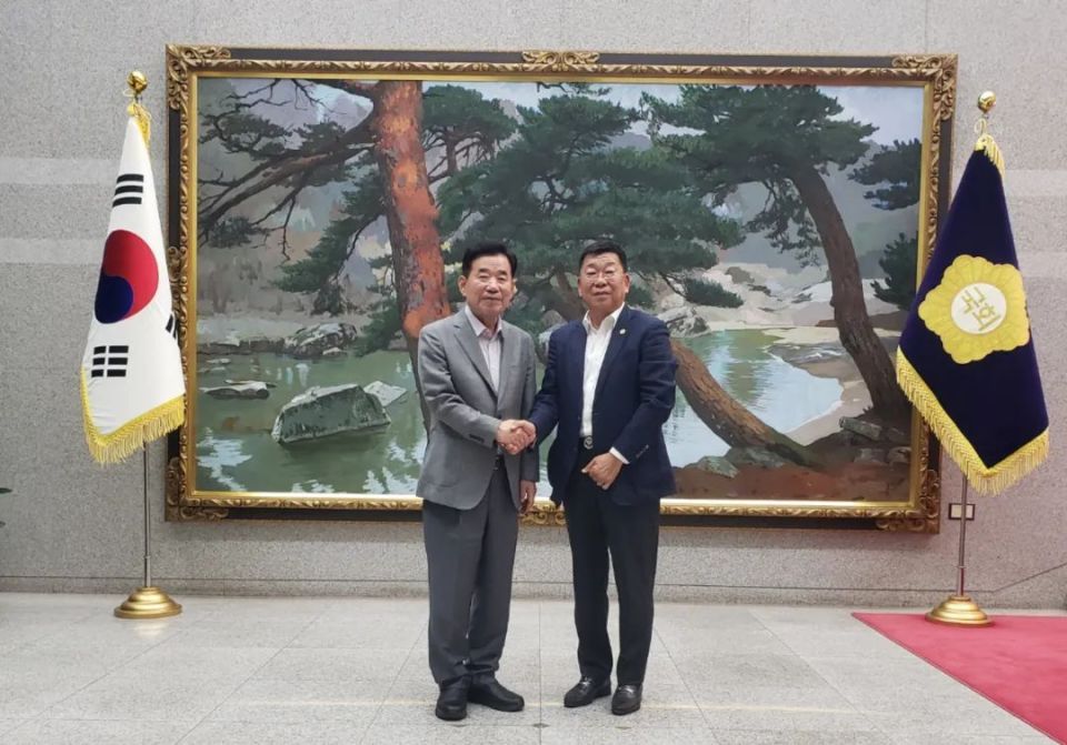 韩国国会议长金振杓会见韩方明博士