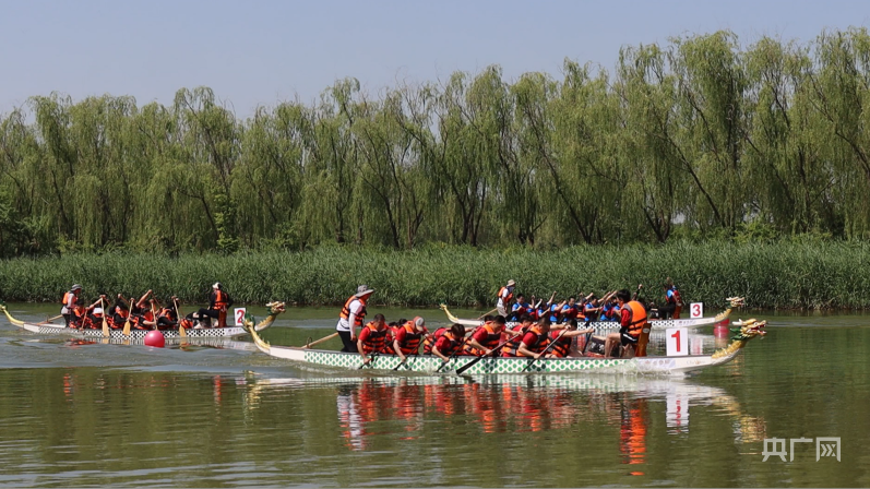 北京市大兴区第七届端午节龙舟赛20支队伍挥桨竞渡