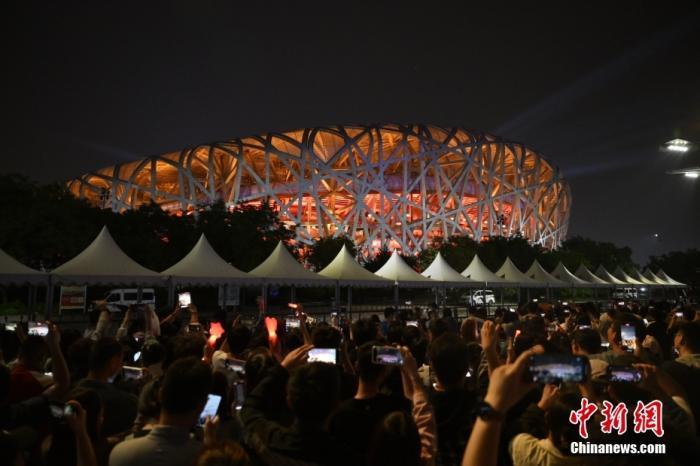 凤凰传奇观众澄清:我们没假唱