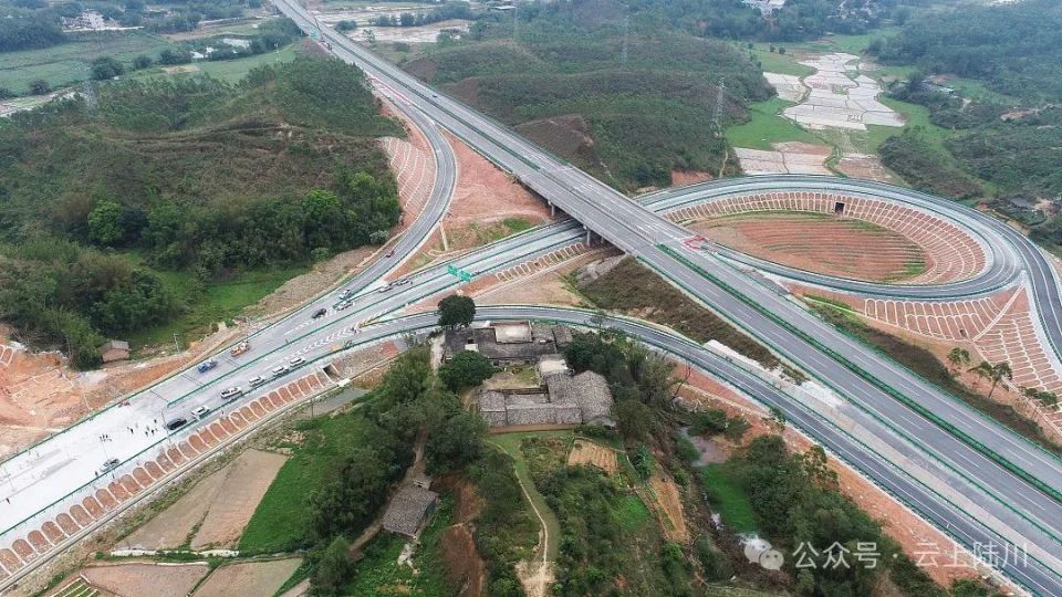 玉林这个高速公路出口启用!_腾讯新闻