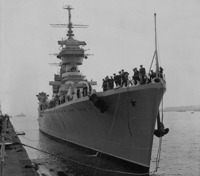 朴茨茅斯时的情景二战结束后,红海军除装备苏联自行研制的巡洋舰外,还