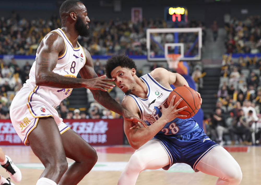 篮球cba常规赛新疆伊力特胜北京控股