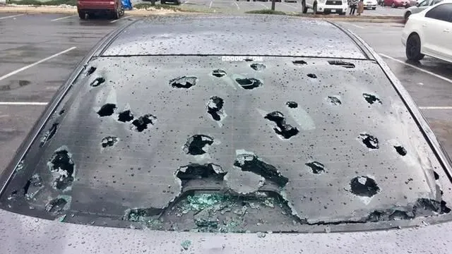 车被拳头大的冰雹砸了,保险会拒赔吗?开车一半遇到雹灾应该怎么躲?
