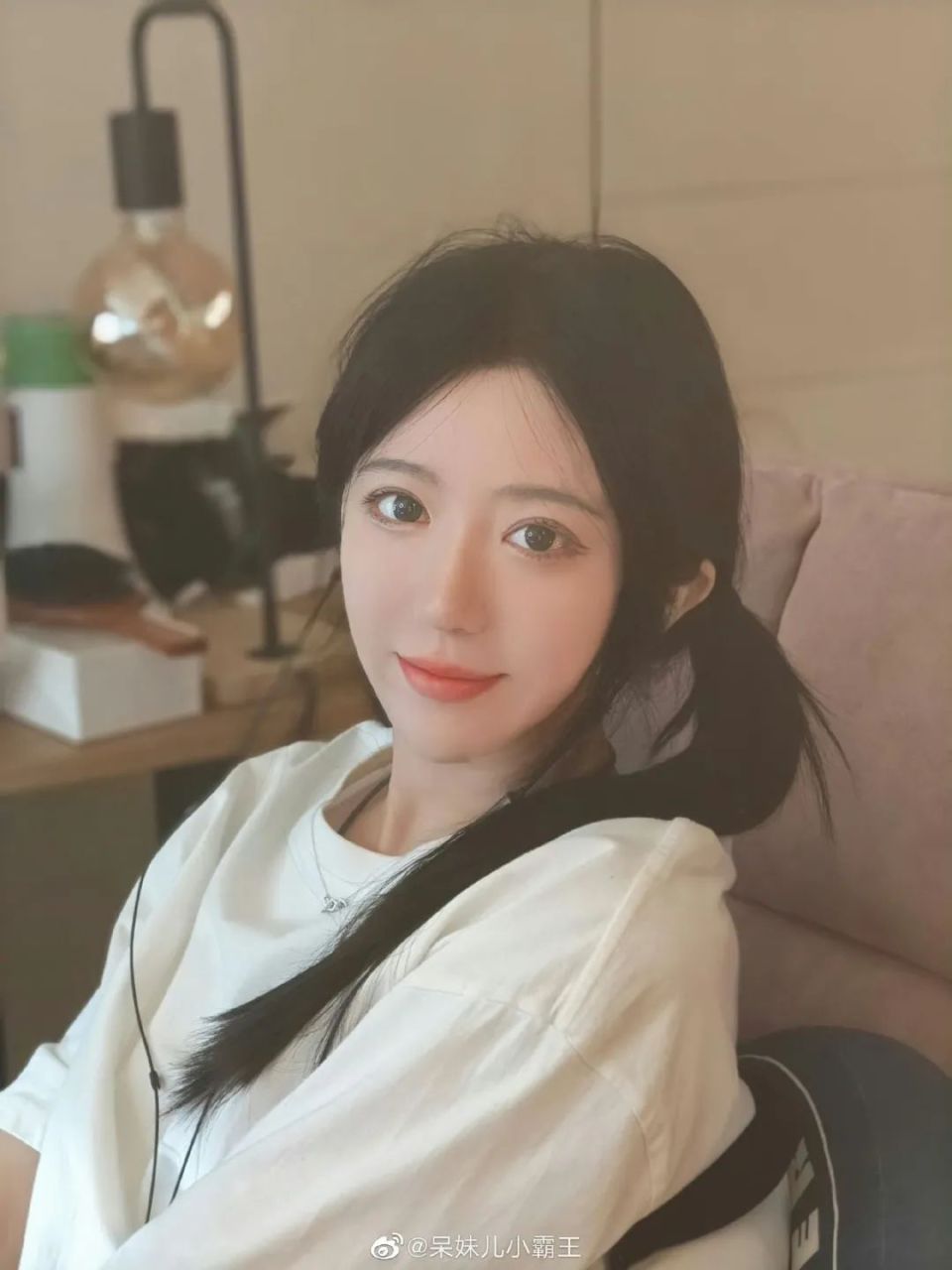 呆妹儿称目前重心不在直播,人气不人气不重要,老板看重的是商务要求
