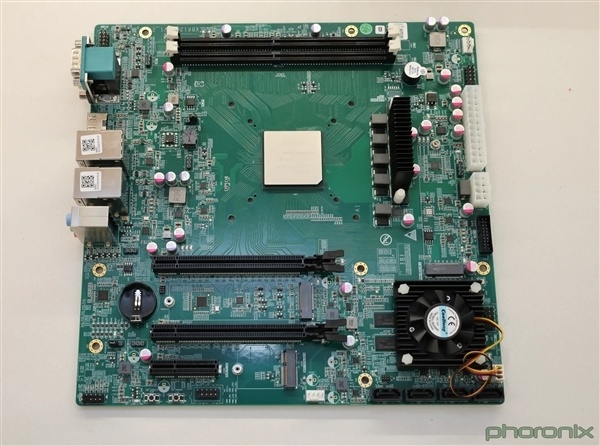 龙芯3B600 Linux系统性能评测：光线追踪基准测试差点追平Ryzen5 9600X_腾讯新闻