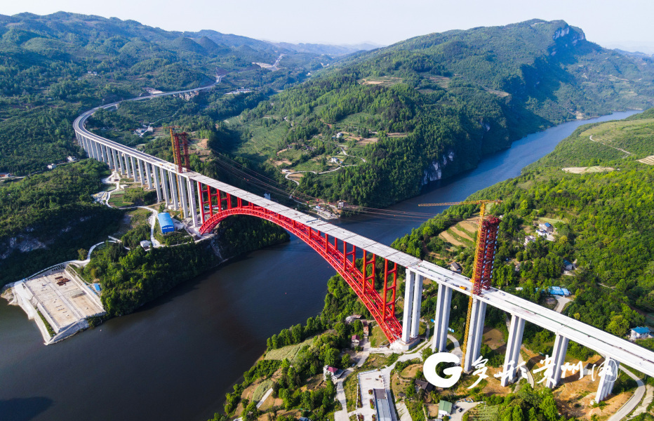 贵州德余高速乌江特大桥桥面全线贯通_腾讯新闻