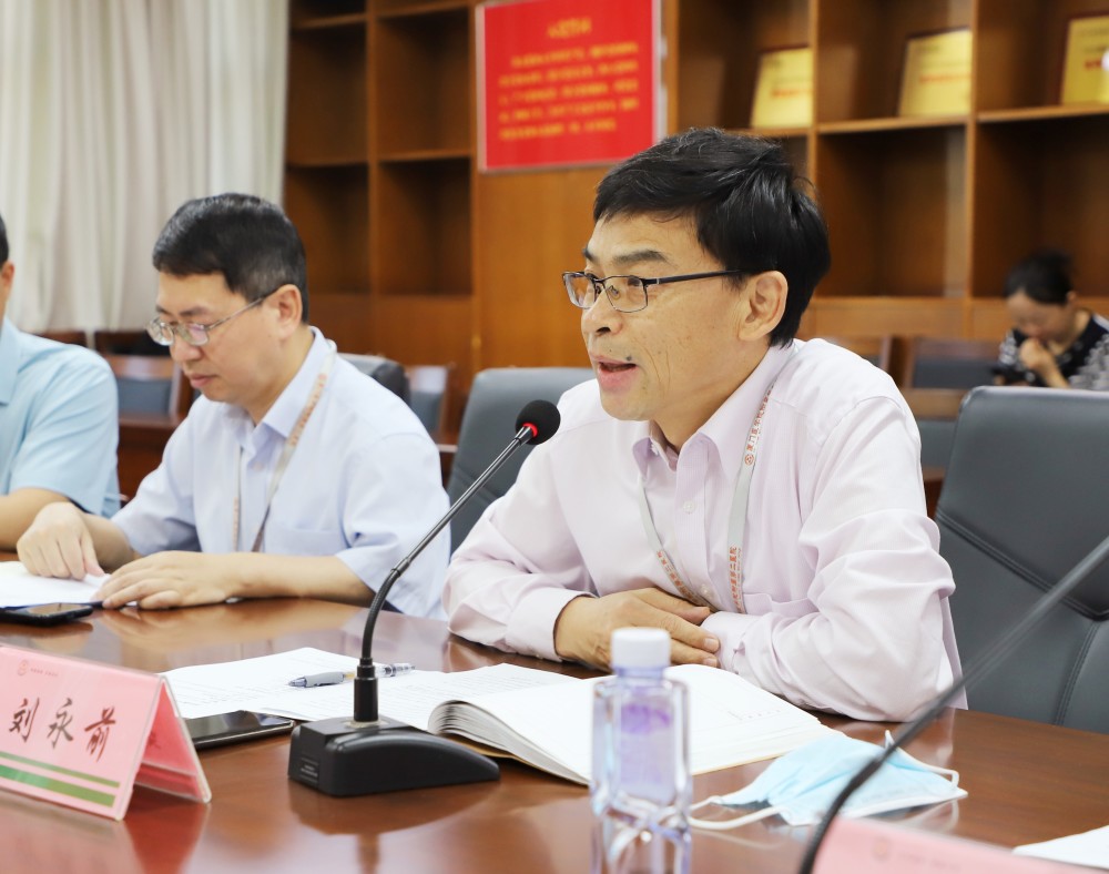 刘永前介绍了厦医附属二院的发展历程和疼痛科的现状.