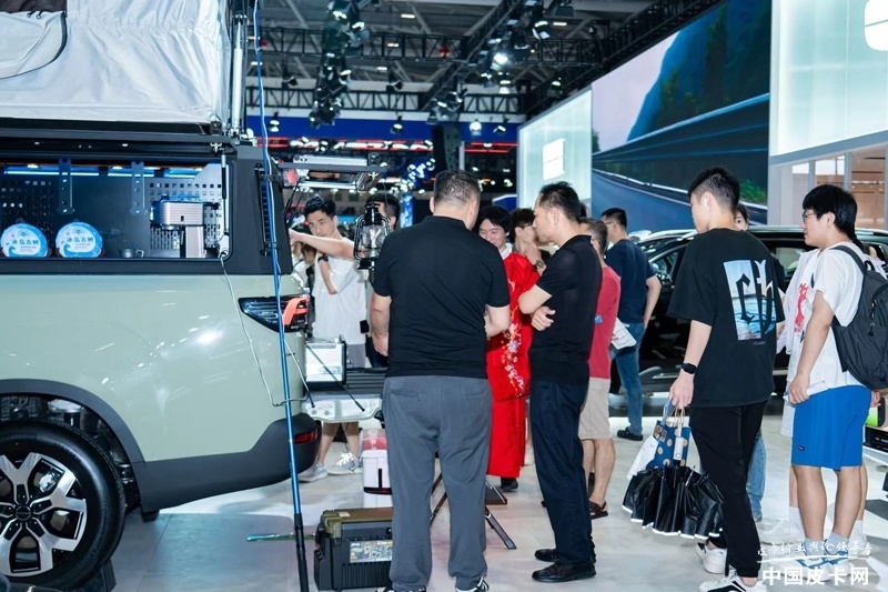 吉利展台展出 雷达地平线亮相粤港澳车展