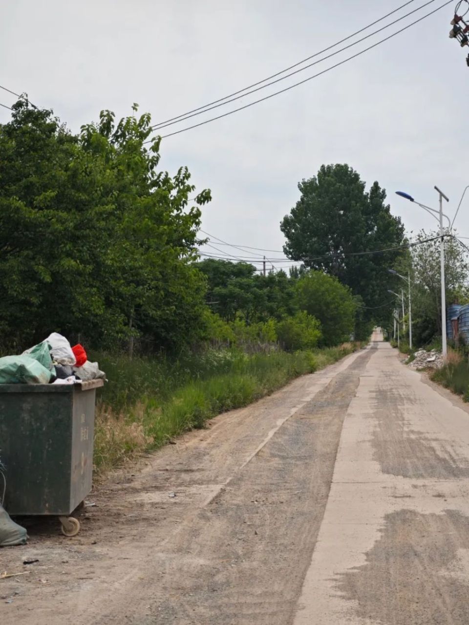 半岛帮办丨即墨龙山街道一道路开挖,施工结束后4个月路面未修复