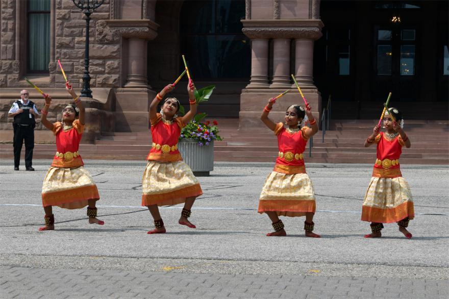 加拿大举办庆祝亚裔文化月活动_腾讯新闻