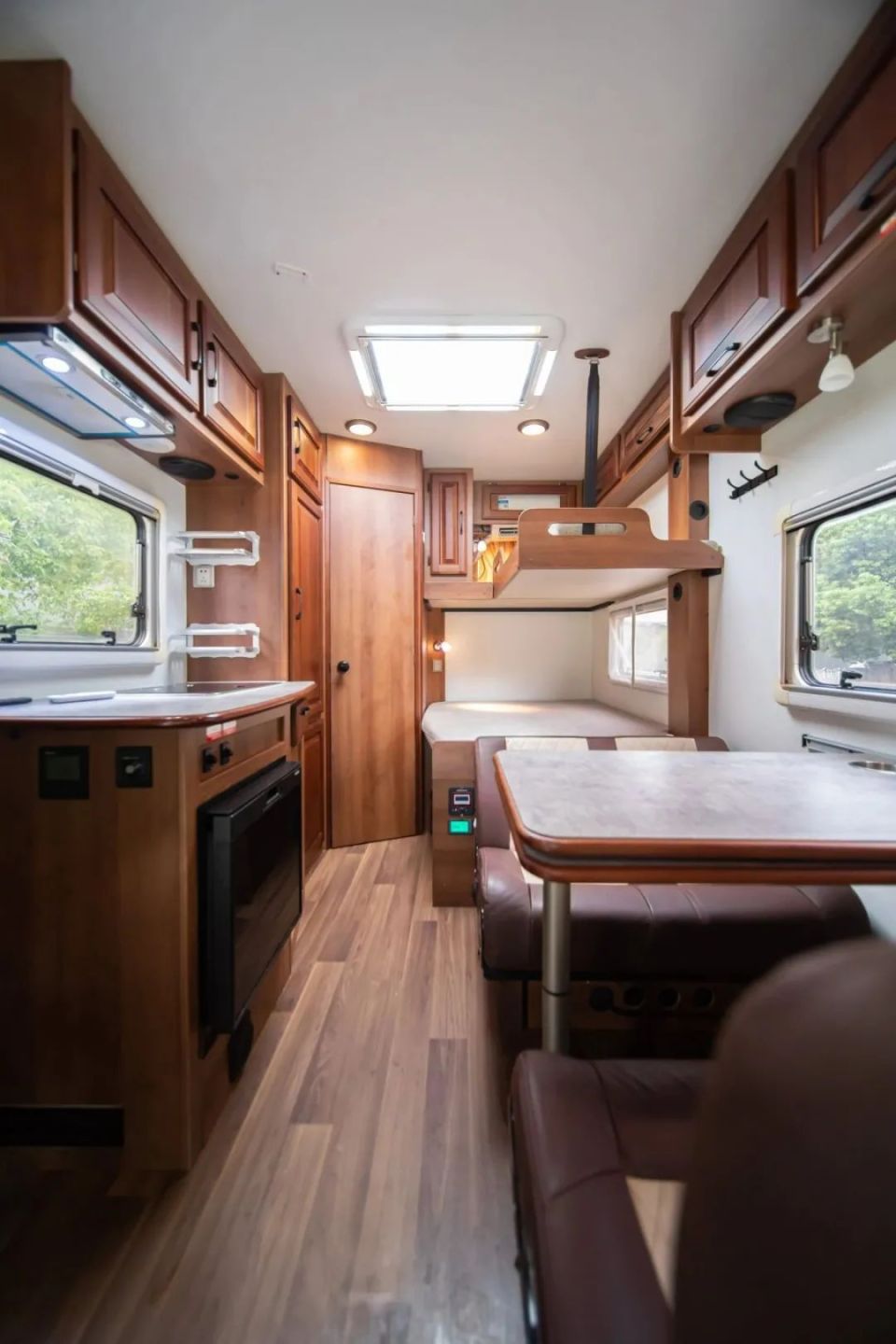 18年6月巨威福特v348c型房车