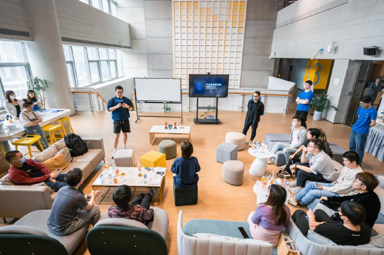 用户至上,共创共赢,雷鸟创新线下用户交流活动成功举办_腾讯新闻