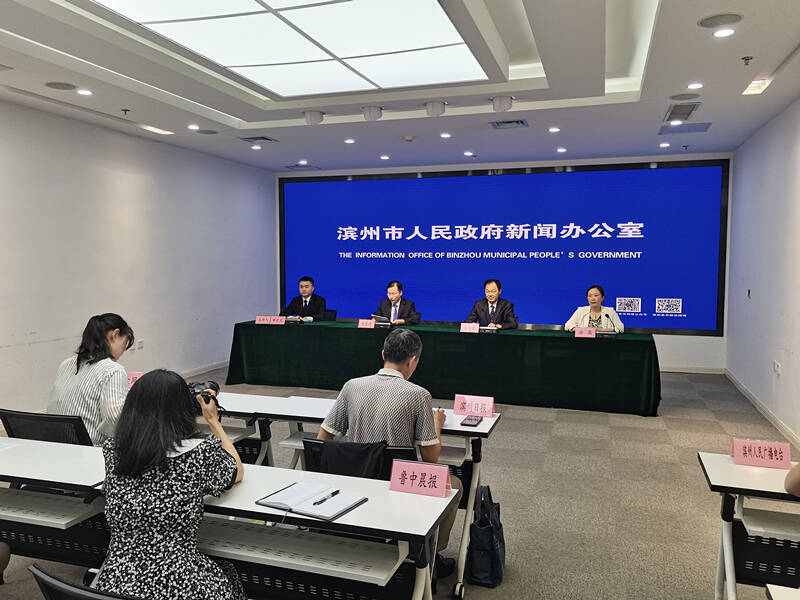 李剑刚介绍,滨州市委,市政府深入贯彻新发展理念,着力推动高质量发展