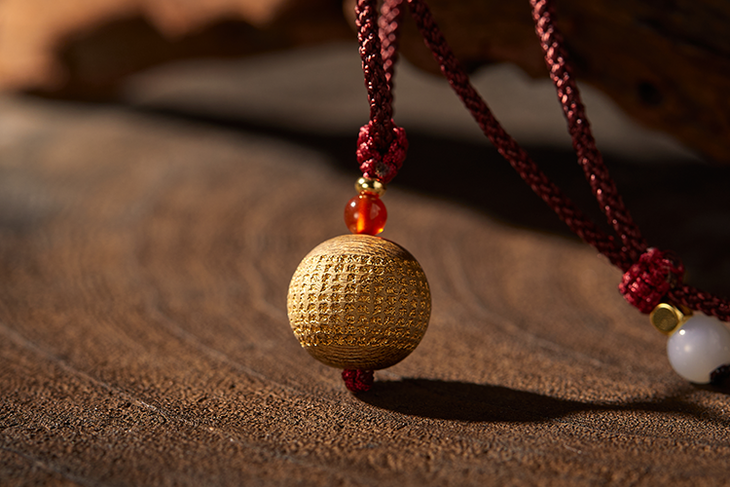 沉香藏家都绕不过的绿奇楠，罕见沉水级，绕腕留奇香，绝了！-腾讯新闻