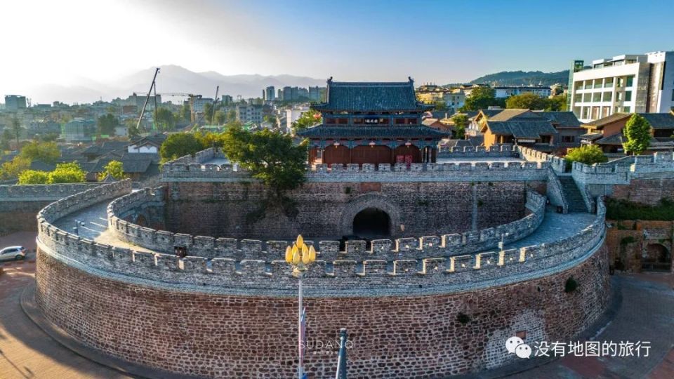 凉山：一个被外界误解颇深的地方，令人叹为观止的彝族非遗_腾讯新闻