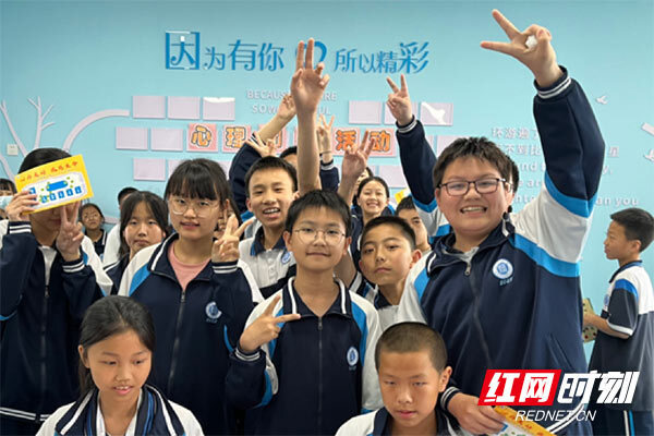 隆兴中学举行第三届心理健康节之心理游园会