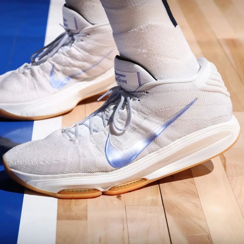 nike「蓝图战靴」亮相赛场!_腾讯新闻