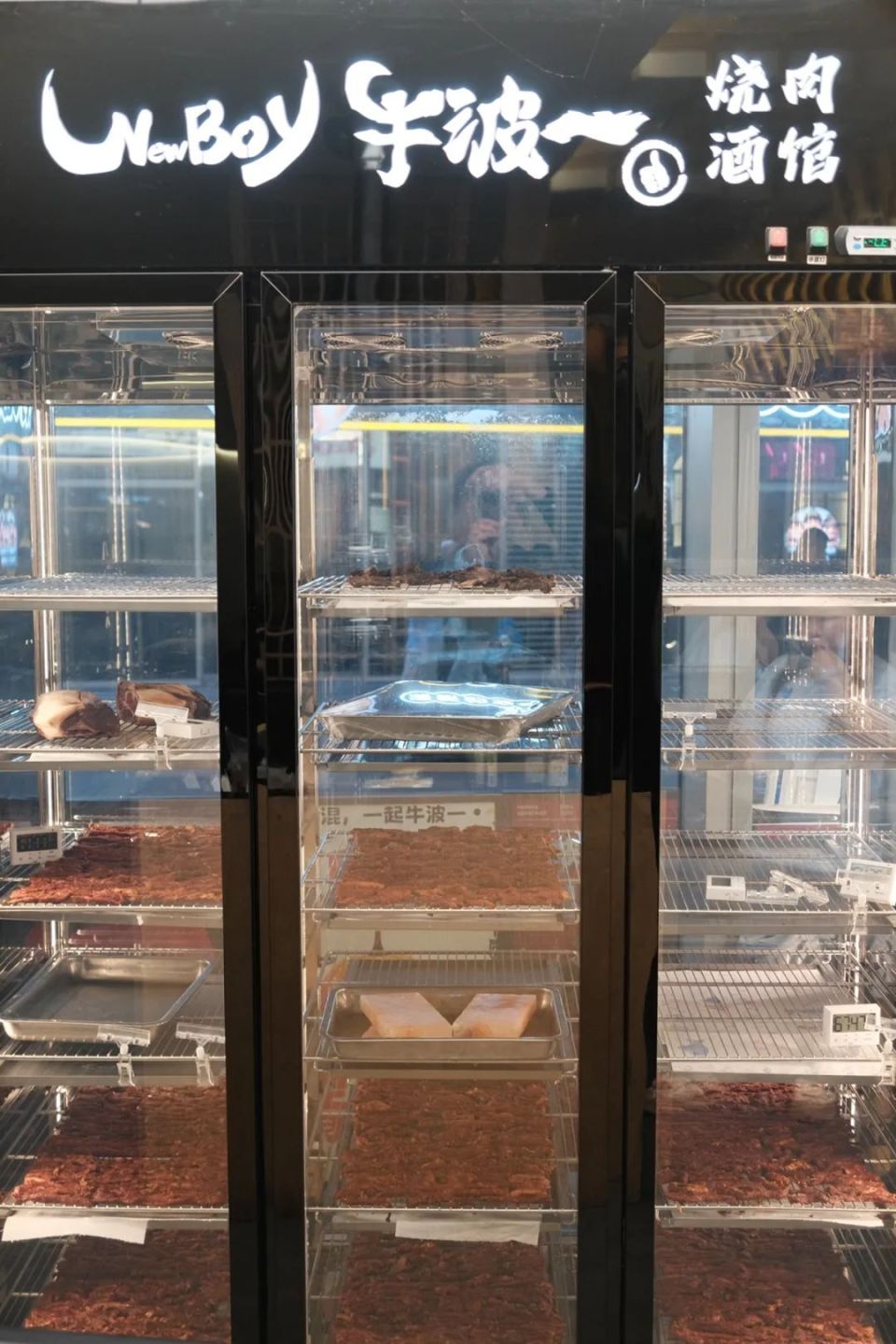 终于找到一个追剧美味!滨江大火的烤肉店,用牛排神仙部位低温熟成