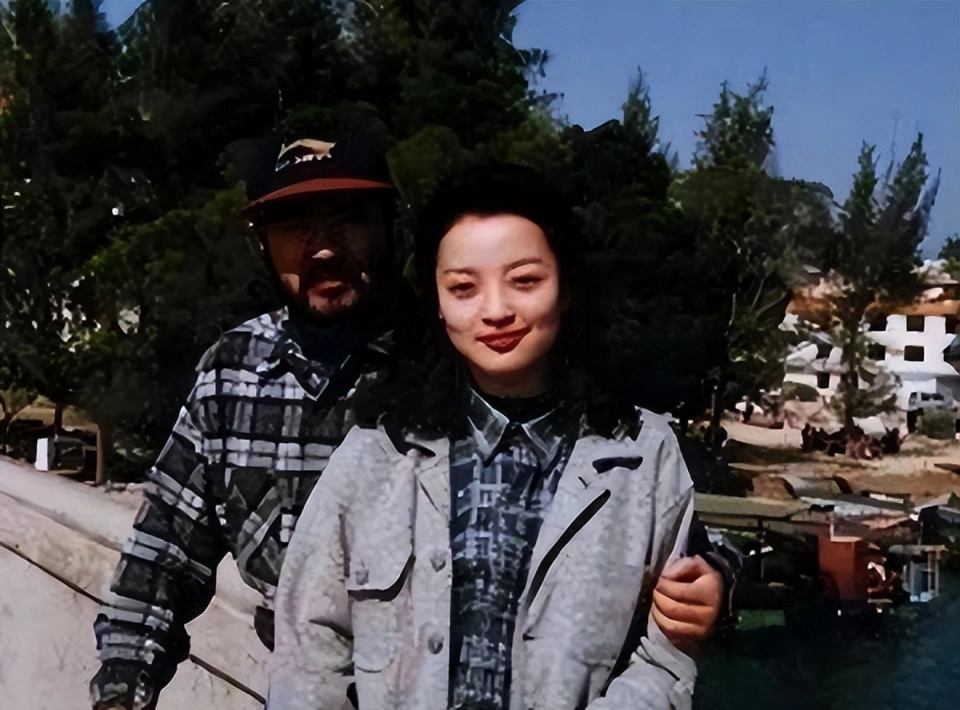 张纪中离婚大战500万送走28年感情7年过去还得赔两万惹小娇妻不满