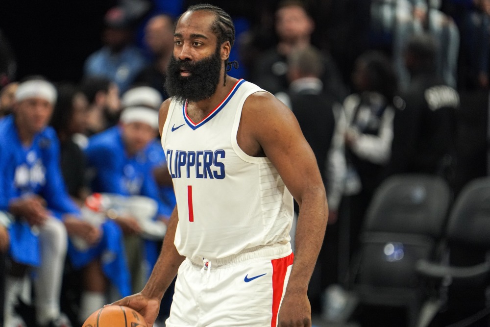 2010-11赛季,哈登效力于雷霆,西决1-4不敌独行侠;2011-12赛季,哈登