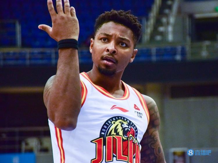 遇广东就来劲!皮特森30中14狂砍52分9板6助3断 上次交手轰60分_腾讯新