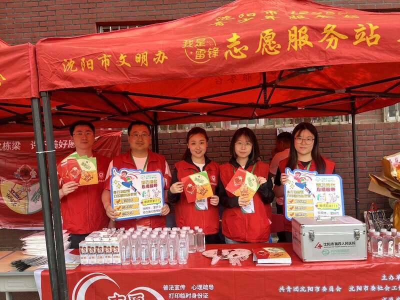 沈阳青年志愿者提供助考服务为高考考生护航