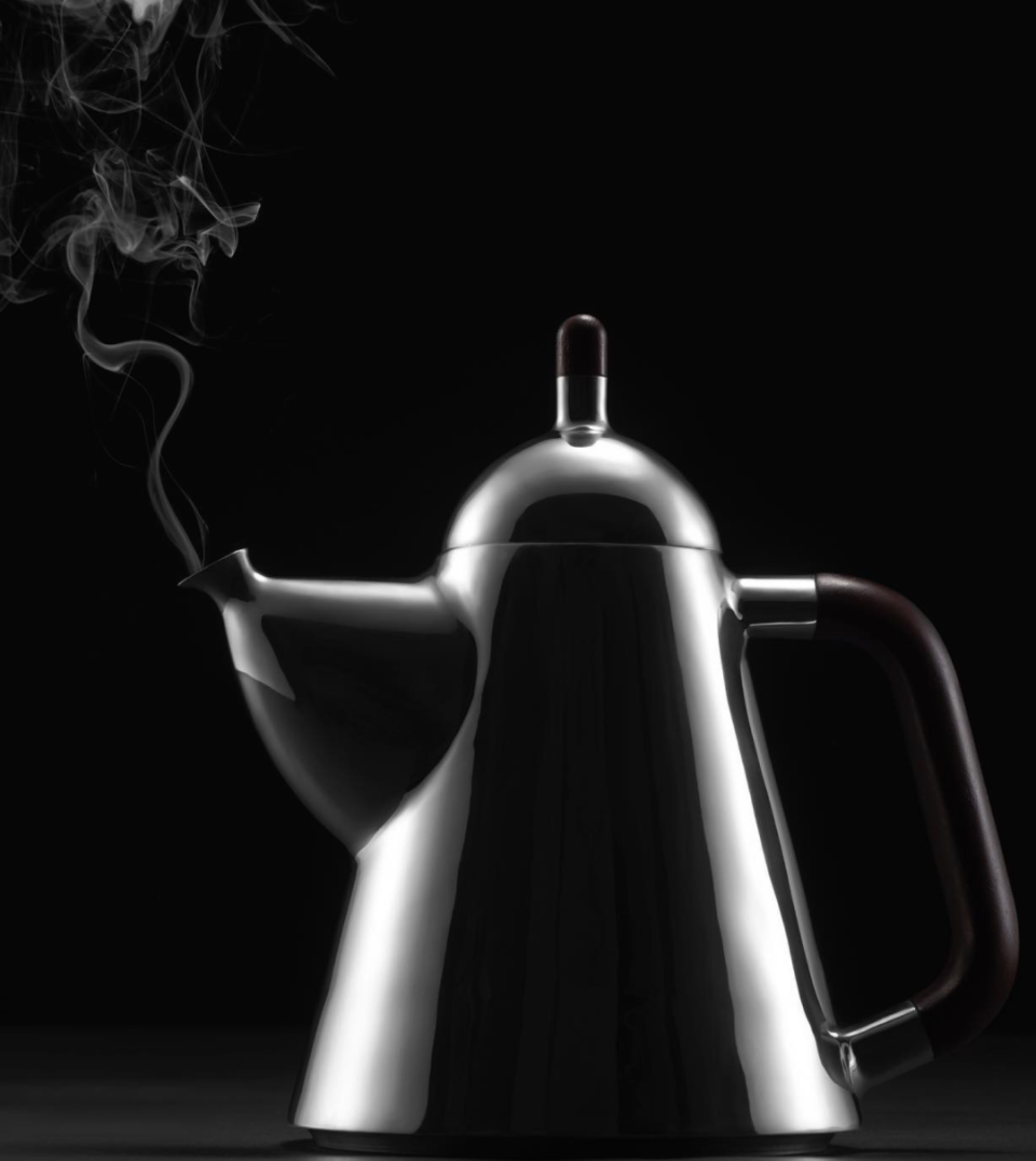 原研哉,深泽直人都奉他为导师,他影响一整代日本设计审美