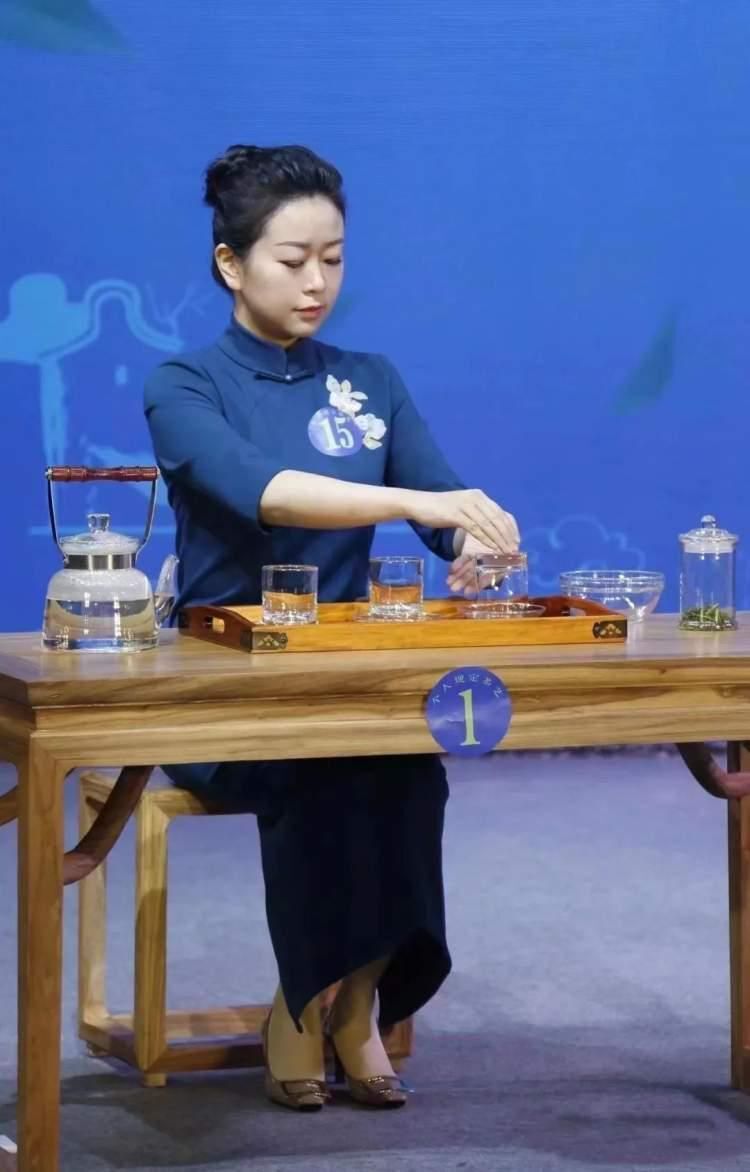 因为爱茶她从电视节目编导成为国家一级评茶师
