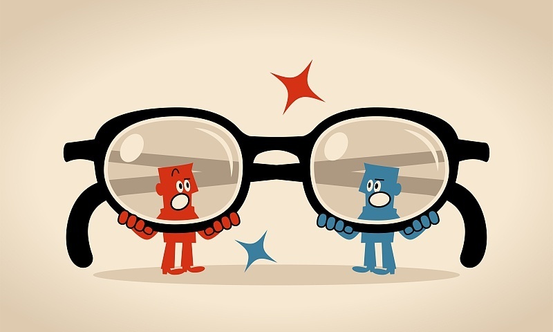 不可戴有色眼镜看普通医生丨九派时评