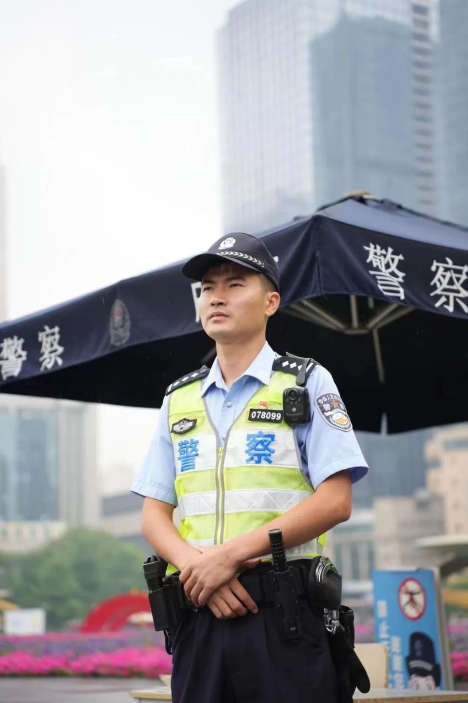 成都警察吴晗城市之心的守护者捍卫成都烟火气