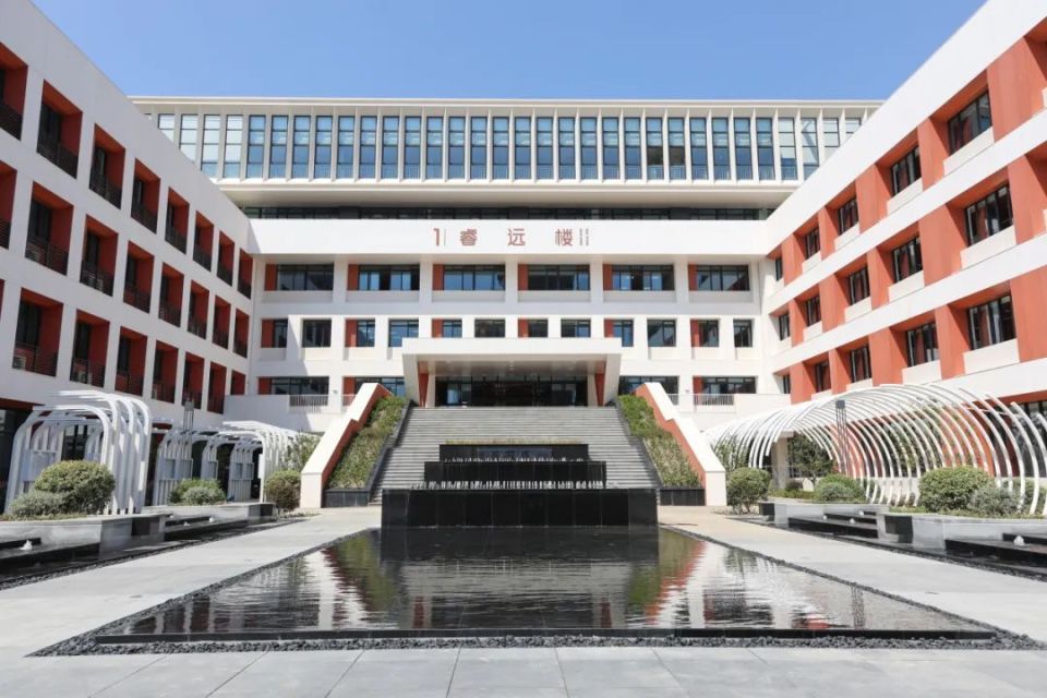 东华大学附属奉贤致远中学新校区即将启用,开学准备做得怎样了?