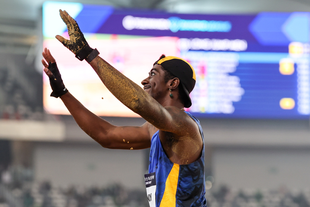 田径——2024长三角国际田径钻石赛:男子跳远赛况