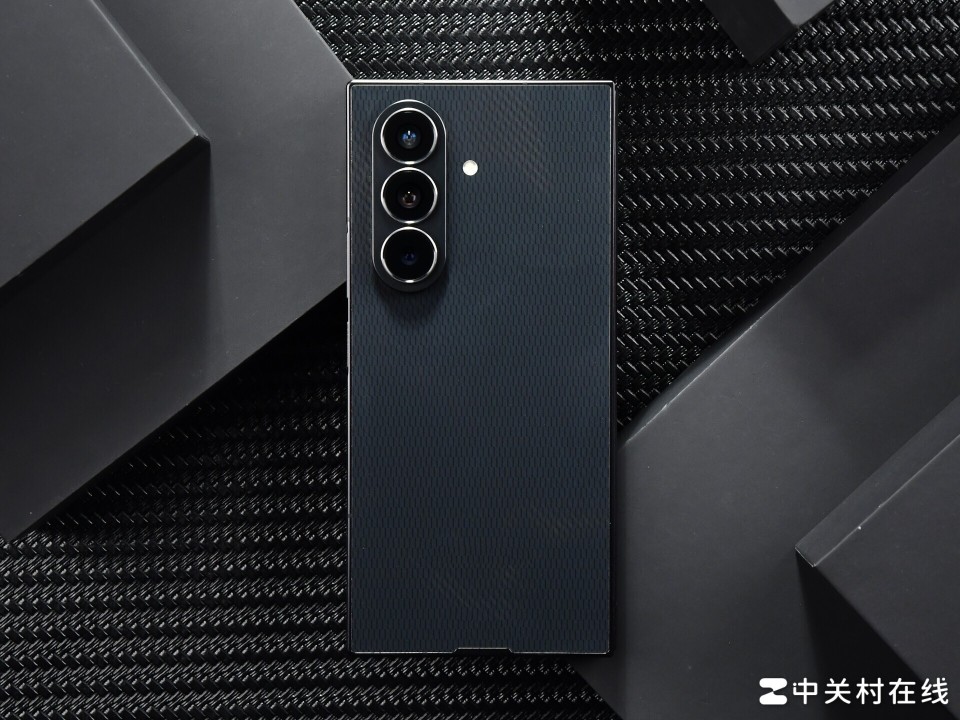 三星Galaxy Z TriFold 评测：三折叠的新路线，生产力的再飞跃