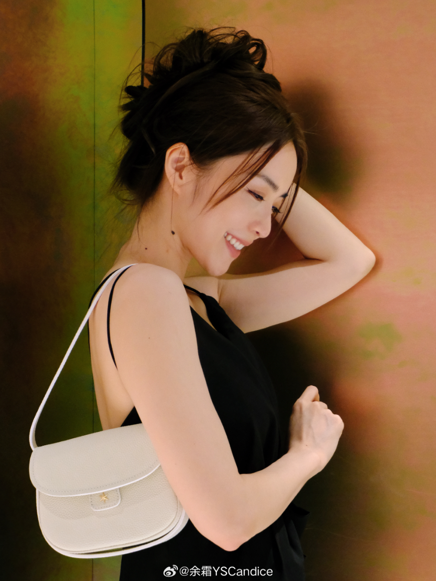 【lpl老婆】余霜黑色知性风,完美侧颜