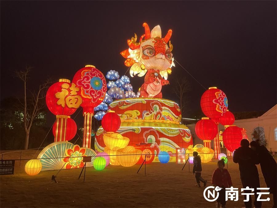 新春走基层｜亮灯了！2024年青秀山新春灯会呈现绝美景观_腾讯新闻