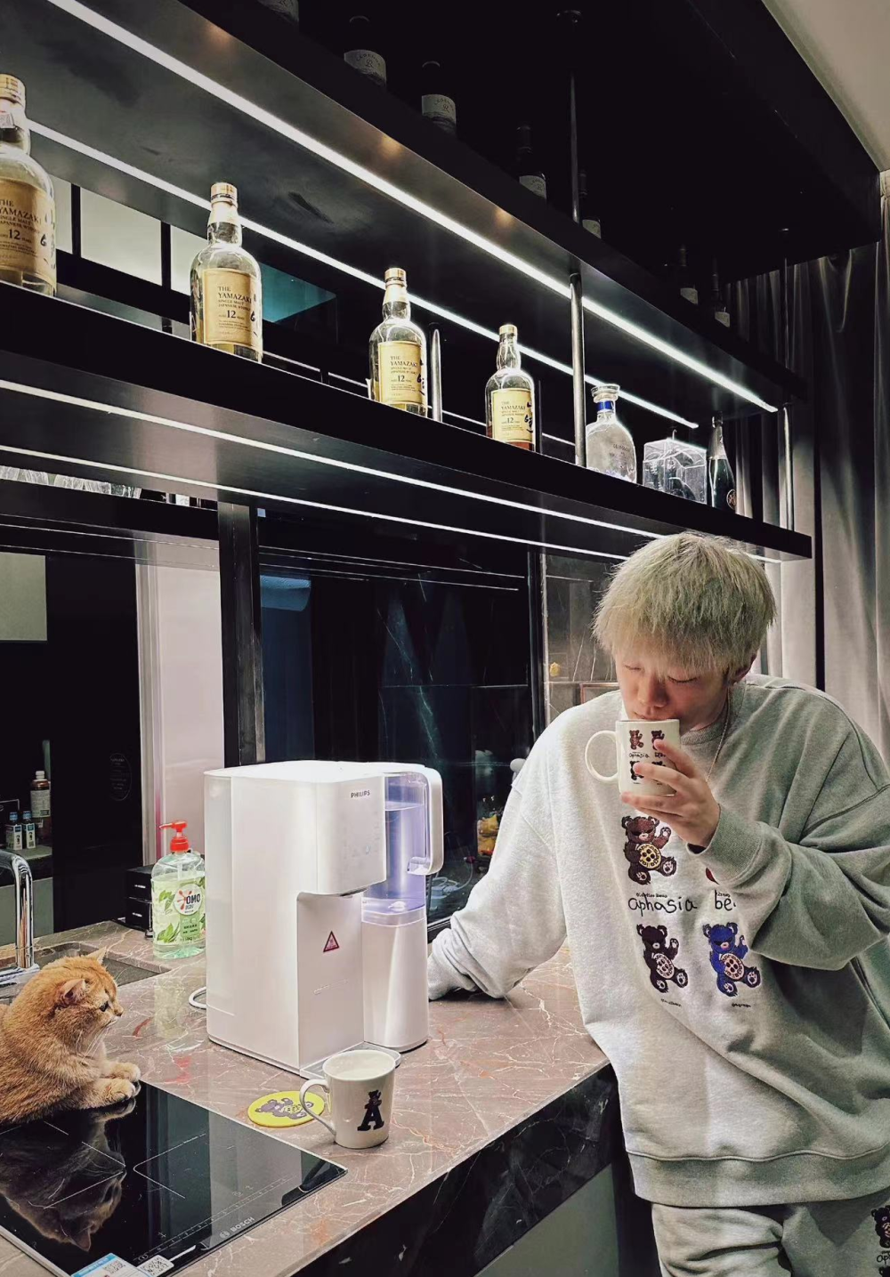 pgone卖惨后疑翻车,被扒有貌美新女友还住豪宅,甜