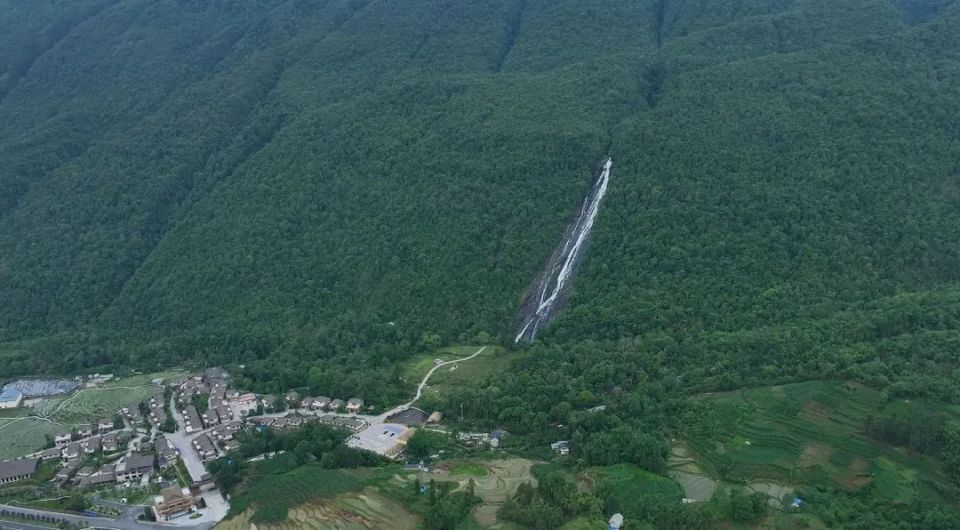 "中国·红河蝴蝶谷"地处云南省红河州金平县马鞍底乡,立体气候明显,有