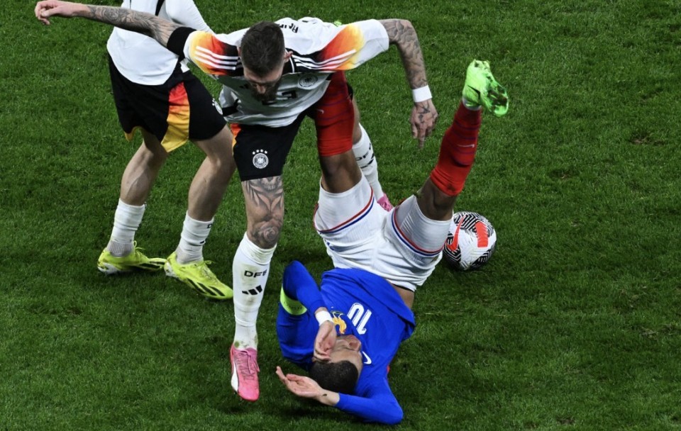 安德里希姆巴佩的动作可给红牌我若演一下他就更该吃红牌