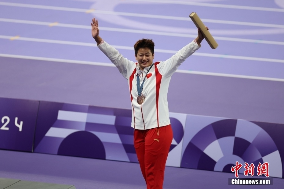 巴黎奥运田径女子链球赵杰夺得铜牌