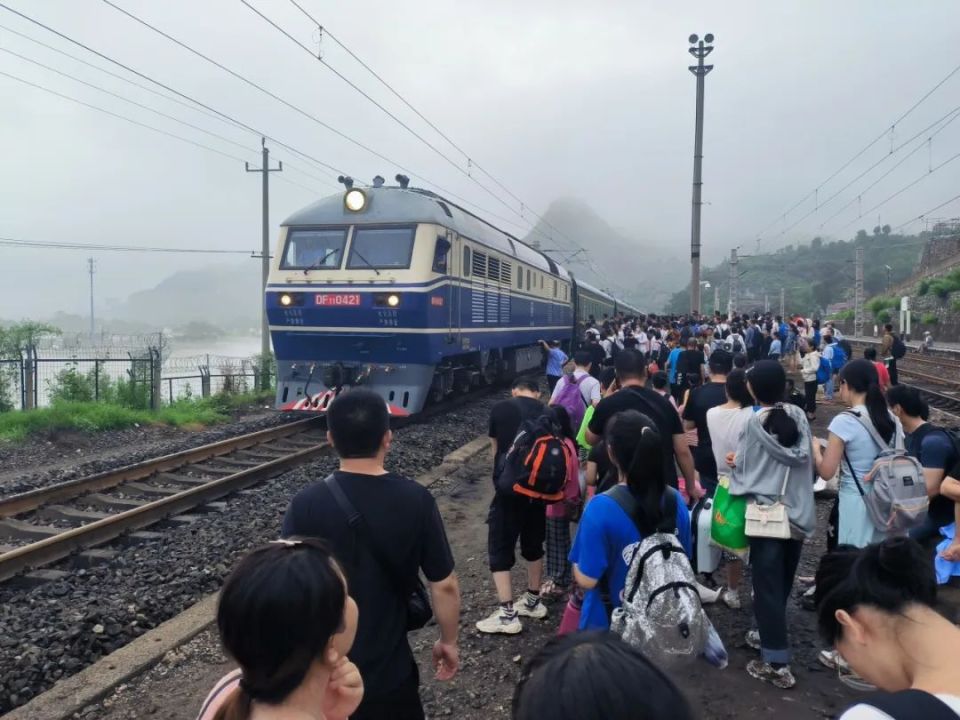 k396次,z180次,k1178次列车旅客转运纪实_腾讯新闻