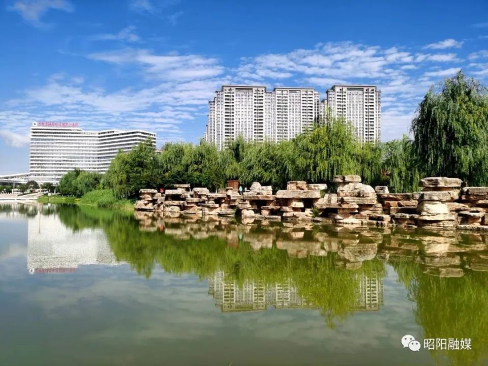 昭通中心城市乌蒙水乡公园莲花开了