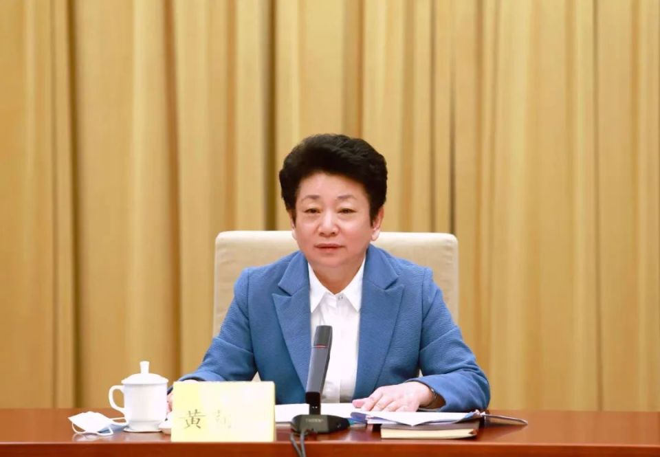 黄莉新当选新职_腾讯新闻