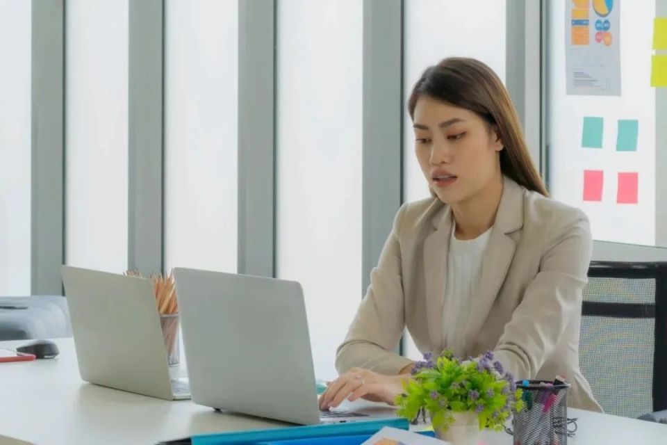 比如,采编人员等图书馆内部工作人员需要长时间在安静的环境中集中