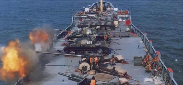 96台海危机:我陆炮上民船,被外军航母干涉,渡海行动被迫中止_腾讯新闻