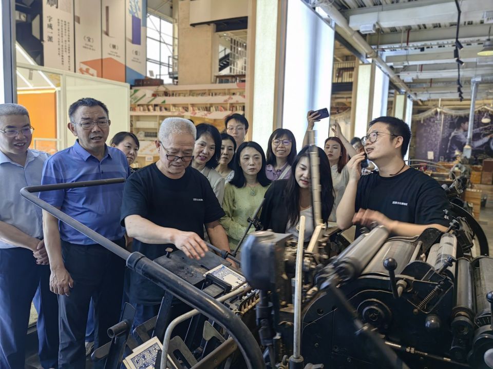 该博物馆是中国首个大型汉字文化创意空间,集活字印书馆,活字珍藏馆