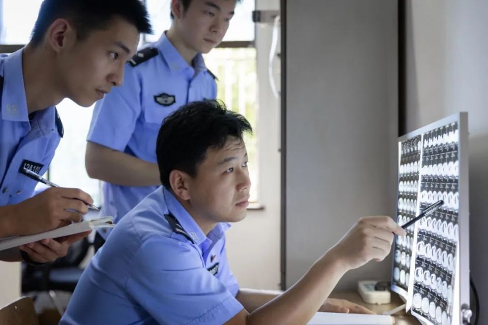 刑警副大队长从警14年,却越来越"胆小"……_腾讯新闻