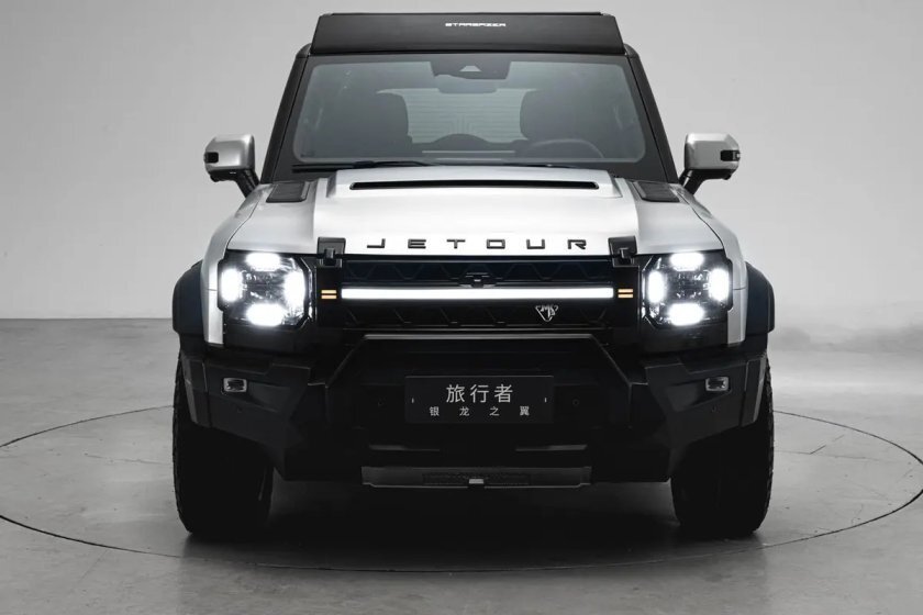 该说不说,有哈弗h5当参照物,全新bj212就显得有些不够看,车长才4米7多