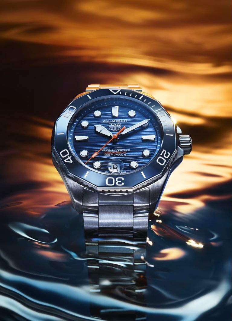 遨游深海跨越时区tagheuer泰格豪雅竞潜系列(aquaracer)professional