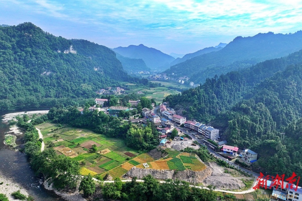 借母溪乡隐于怀化市沅陵县之北,森林覆盖近九成,翠林如海,负氧浓郁