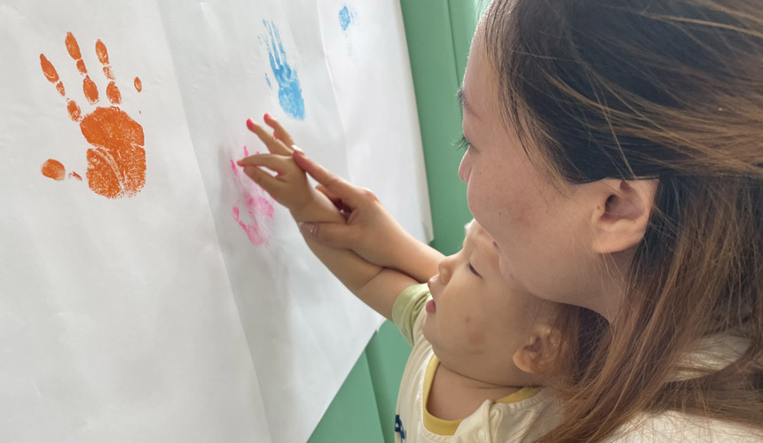 武汉市计生服务中心开展"诗画童心梦"公益活动